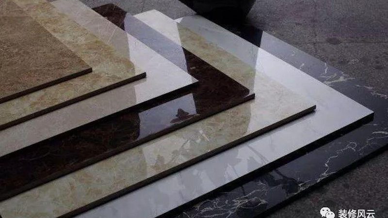 那么，如何挑选一款优质的岩板台面呢？以下是一些关键指标：